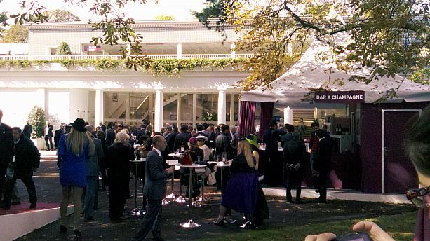 会場はすごい人出です。大会のスポンサーはカタール国。会場には、エギゾチックな空気が流れています。