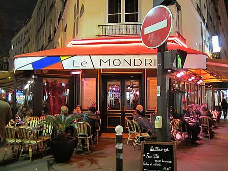 パリでは女性の夜の一人飲みはほとんど見かけない