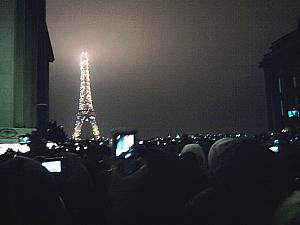 1月1日0時、エッフェル塔が点灯します。