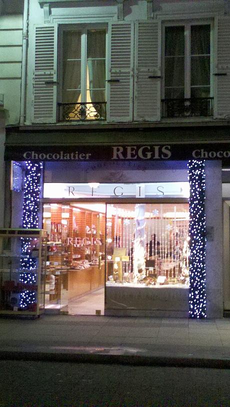 パッシーエリアは、パリの高級住宅街として知られています。品のよいお店が並んでいます。