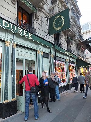 パリは大都市。年中無休のお店も多いですが、なんとなく傾向を知っておくとよいと思います。