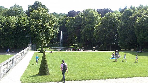 パリ西部の郊外に位置するParc de Saint-Cloud (サン=クルー公園)。セーヌ川をはさんで、ブローニュの森と向かい合う場所に位置する、広大な公園です。