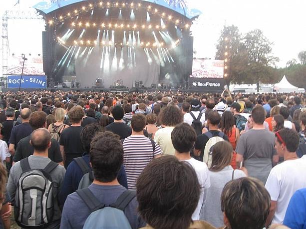 パリ郊外のParc de Saint-Cloud (サン＝クルー公園) で年に一度3日間だけ行われるロックの祭典、Rock en Seine (ロック・アン・セーヌ)

