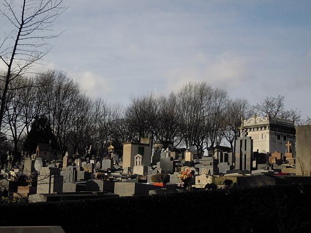 パリの北東部、２０区にあるペール・ラシェーズです。パリで一番広い墓地なんですよ。