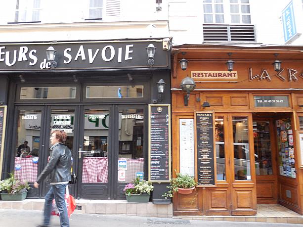 サヴォワ料理などフランス各地のレストランも色々。旅行客も沢山歩いています。