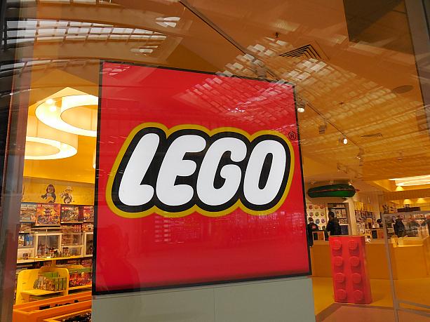 レ・アールのレゴストアです。こちらのお店では大型のレゴアートも見どころの一つです。