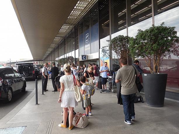 ここはパリの南の玄関、オルリー空港。ヨーロッパ便が主に出ています。