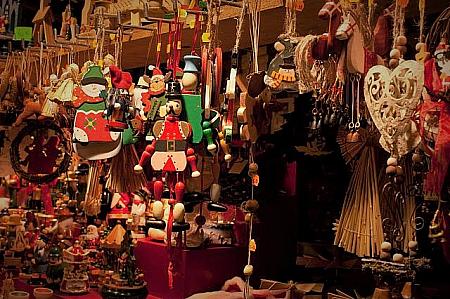クリスマス市の発祥であるドイツの隣だけに、本格的なマルシェの立つアルザス
