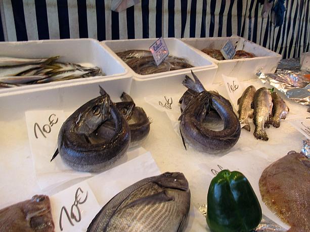 新鮮な魚介類はやはりマルシェで。スーパーとは比べられません。