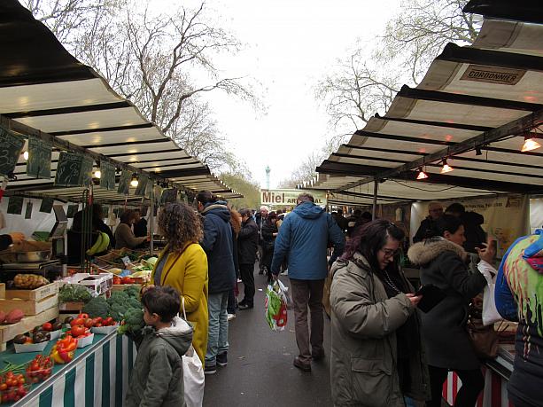 パリでも人気のマルシェのひとつ、バスティーユ市場です。
