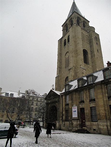 すぐそばのサン・ジェルマン教会も雪化粧。