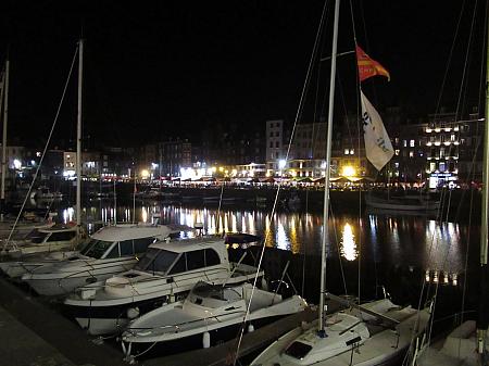 旧港の夜景