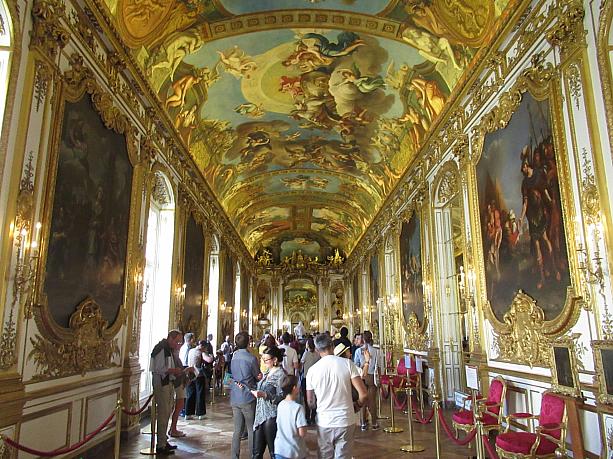 一番の見どころは「金のギャラリー」と言われる回廊。まさに金づくしです。フランス銀行見学、なかなかのボリュームでした。
