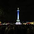 終点のバスティーユ広場はこの人だかり。土曜のアートの夜は大盛況でした。
