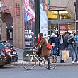 自転車を活用する人もいます。たしかにこの2週間ほど、自転車人口が増えたような気がします。
