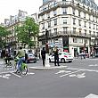 交通の取り締まりも強化。リヴォリ通りは歩行者天国ならぬ自転車天国になりそうです。