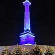バスティーユ広場の中央の像には青のライトアップが！とっても幻想的です☆