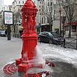 パリのあちこちにある給水スポットですが、こちらの中華街のものだけが赤なんですよ！