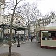 フランスでは3回目になるロックダウンの最中です。でも外出に厳しい制限がないため、「緩いロックダウン」と言われています。今日はモンマルトルの様子をレポートします！こちらはアベス駅。人通りはとっても少ないです。