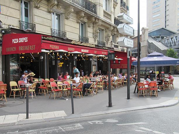パリでも少しずつ観光客を見かけるようになりましたが、いつもはいっぱいのテラスもまだ空席が目立ちますね。