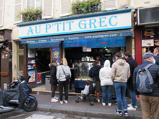 答えはこちら。パリで一番おいしいクレープ屋さんと評判の「オ・プチ・グレック」。寒くなるとクレープが恋しいですね！