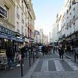 こちらは5区にあるムフタール通り。パリでもとても古い道の一つで、観光客にも人気の通りです。