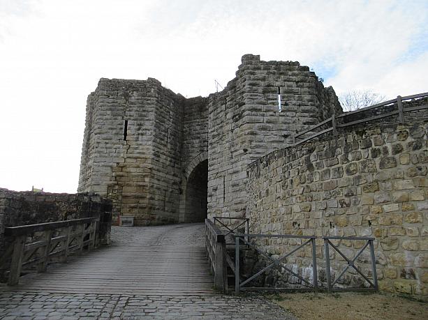ここにはティエリー城という古い城跡があるんですよ。