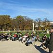 リュクサンブール公園です。祝日ということでたくさんの人が集まっています。