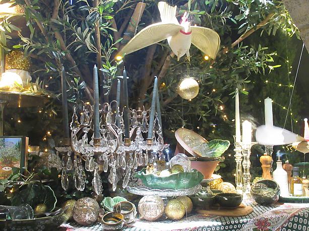 今年のテーマは「プロヴァンスのクリスマス」。テーブルセットが素敵です。