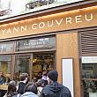 人気急上昇のヤン・クヴルーのお店を発見。ここにも行列ができていました。マレ地区はパリジャンも大好きなお洒落グルメスポットです。