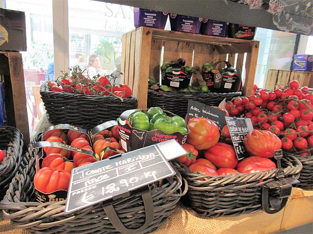 イタリア産のトマト。バリエーションも豊か。さすがトマトの国です！
