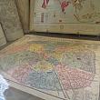 レトロなグッズのお店も沢山あります。これは昔のパリの地図。