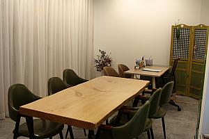 シズカ社長さんが直接勉強してみてくれる占いをしてくれる部屋。