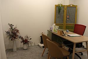 シズカ社長さんが直接勉強してみてくれる占いをしてくれる部屋。