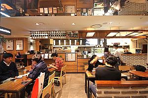 カフェが集まったカフェストリーム。カフェ、パッピンスなど専門店が入店。