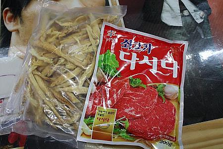 ホシダラ＋牛ダシの素。日本のテレビ番組で紹介されてから、たくさんのお客さんが買い求めているというこちらの商品。