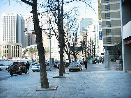 １番出口　　　　　　
武橋洞方面 
プレジデントホテル方面 ソウル市庁地下商街 
