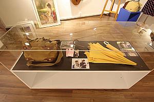 ドラマに登場した小道具も写真とともに展示されています。