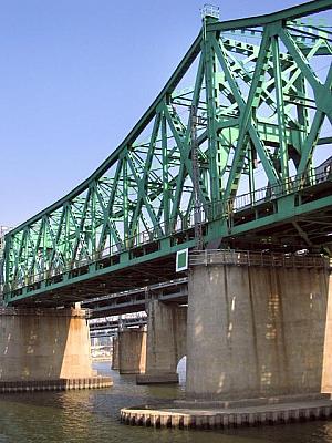 漢江にかかる橋も身近に！