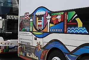 バスの外装は釜山の観光地をポップにイラストにしています！