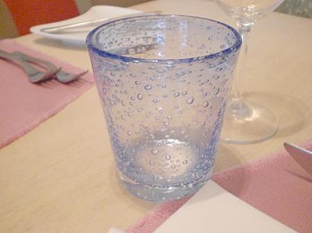 グラスも涼しげでかわいい色。