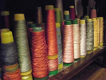 メドゥプに使われる糸です。鮮やかでありながらも自然な色。