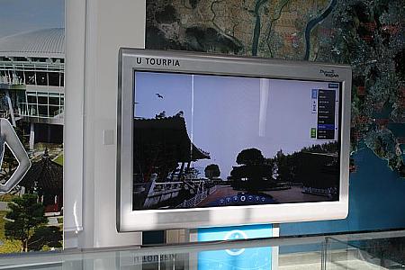 案内所内にある大きなスクリーンもタッチ方式で観光地の景色が閲覧できます。