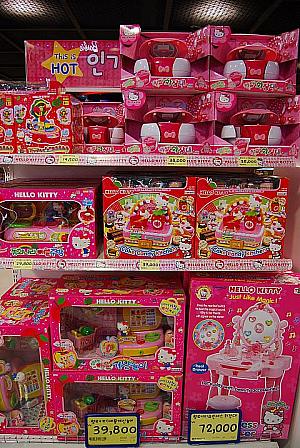 日本でも大人気のバービー人形やシルバニアファミリー、韓国で人気のポポちゃん人形