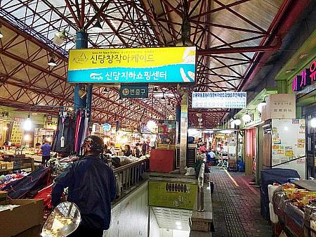 地下への入口はソウル中央市場内にいくつもあります。