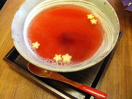 五味子茶（オミジャチャ）。少し漢方の香りがします。