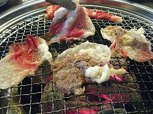 韓国独特だけど現地では定番の焼肉メニュー、チャドルバギは牛の胸とお腹にかける部分で脂身の多い部位。豊かなお肉の香りとプルプルとした食感が特徴！
