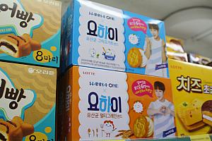 韓国で大人気のワナワン関連商品はお店でも大人気！一定価格以上購入時にはポスターサービスも～