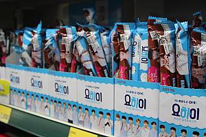 韓国で大人気のワナワン関連商品はお店でも大人気！一定価格以上購入時にはポスターサービスも～
