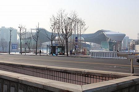 駅から見た仁川サッカー競技場